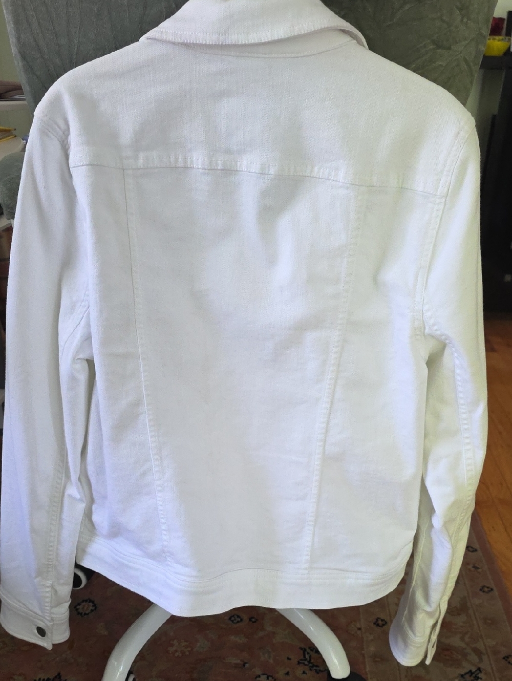 White Vineyard Vines Size Large Denim Jacket. - Picture 3 of 12